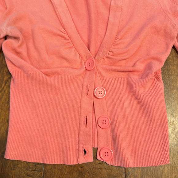 Take Out Women’s Crop Coral Colored Sweater - Picture 3 of 6